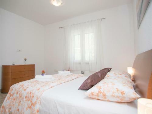 Five-bedroom Holiday Home In Zagvozd