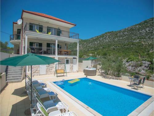 Five-bedroom Holiday Home In Zagvozd