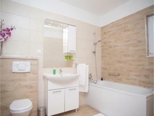 Five-bedroom Holiday Home In Zagvozd