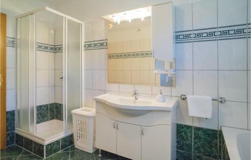 Three-bedroom Apartment In Rastovac