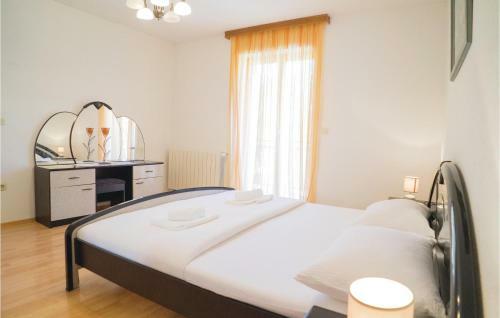 Three-bedroom Apartment In Rastovac