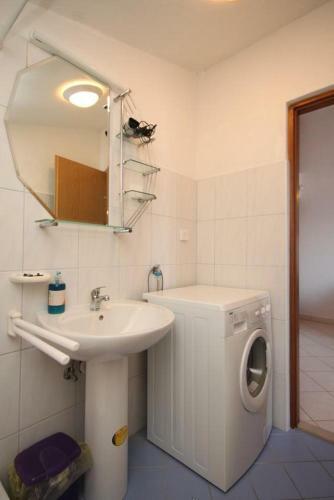 Apartments By The Sea Banj (pasman) - 8206