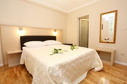 Apartments With A Parking Space Zrnovnica (split) - 9493