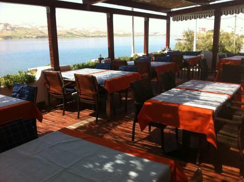 Hostal Double Room Metajna 3305j