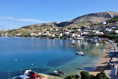 Hostal Quadruple Room Metajna 206g