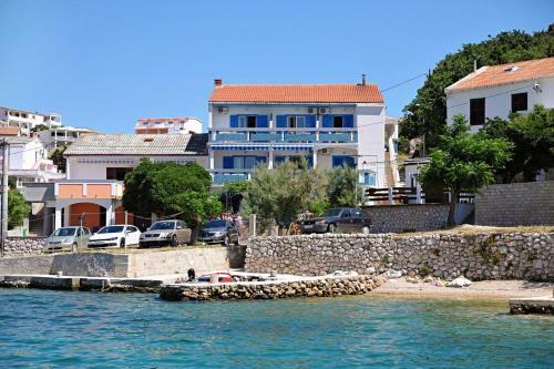 Hostal Quadruple Room Metajna 206g
