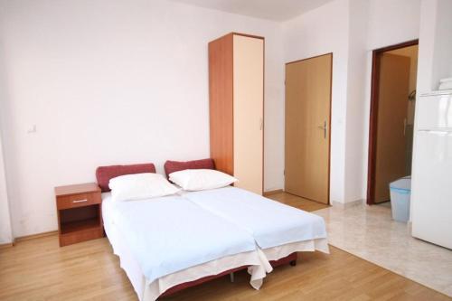 Apartments With A Parking Space Metajna (pag) - 6337