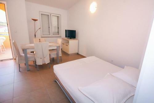 Apartments With A Parking Space Metajna (pag) - 4115