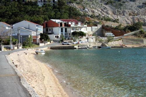 Hostal Triple Room Metajna 206e