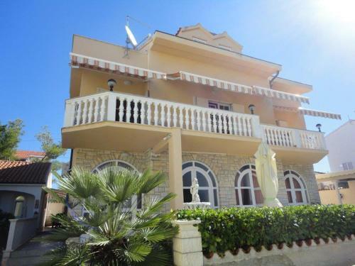 Hostal Apartments Antovesa
