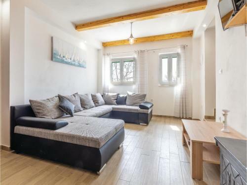 Three-bedroom Holiday Home In Stanici