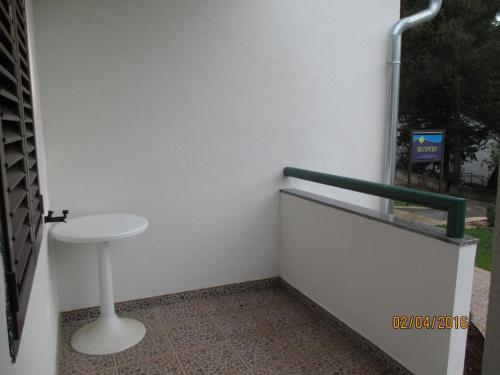 Apartments With Wifi Necujam (solta) - 12500