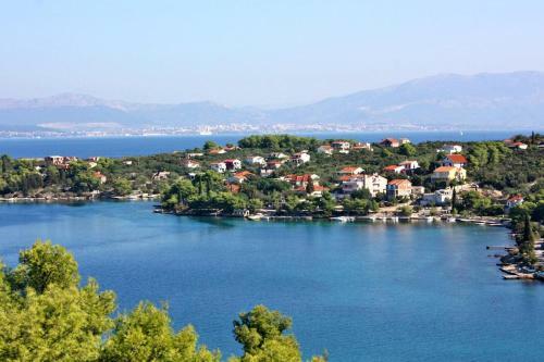 Apartments With Wifi Necujam (solta) - 12500