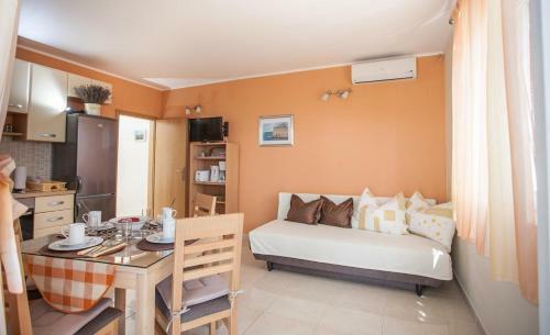 Apartments By The Sea Necujam (solta) - 13726
