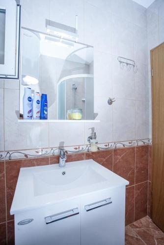 Apartments By The Sea Necujam (solta) - 13726