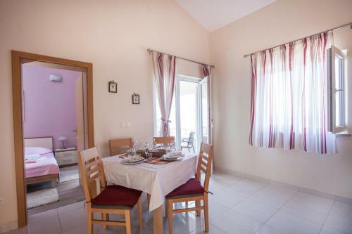 Apartments By The Sea Necujam (solta) - 13726