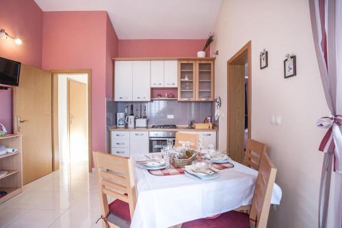 Apartments By The Sea Necujam (solta) - 13726