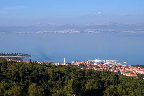 Apartments With A Parking Space Supetar (brac) - 5627