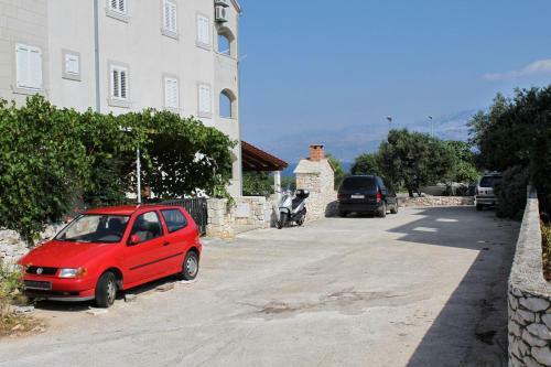 Apartments With A Parking Space Supetar (brac) - 5627