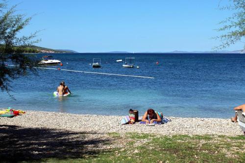 Apartments With A Parking Space Supetar (brac) - 5627