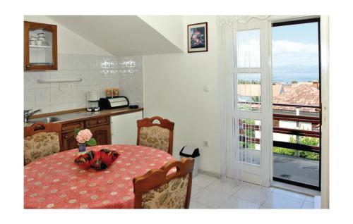 Three-bedroom Apartment In Supetar