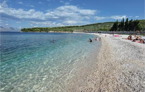 Three-bedroom Apartment In Supetar