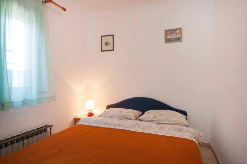 Apartments With A Parking Space Supetar (brac) - 12285