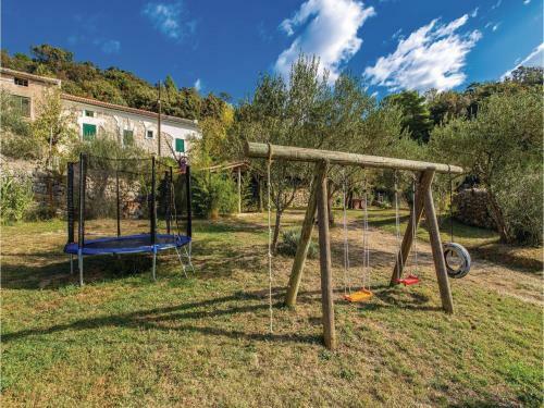Three-bedroom Holiday Home In Supetarska Draga