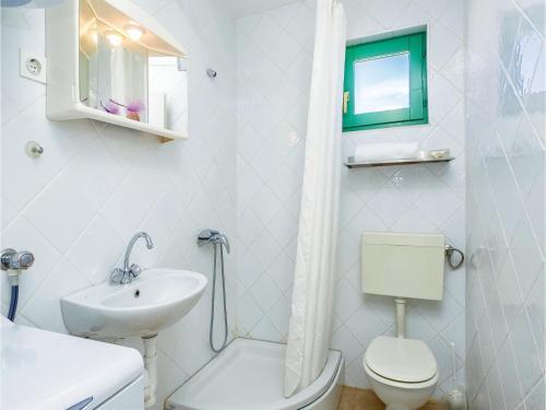 Four-bedroom Holiday Home In Sutivan