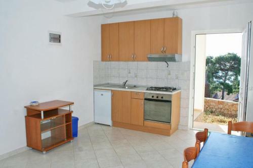 Apartments With A Parking Space Sveta Nedilja (hvar) - 4049