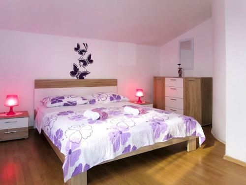Holiday Home Nikolina (roj412)