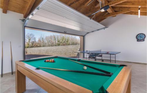 Five-bedroom Holiday Home In Tinjan