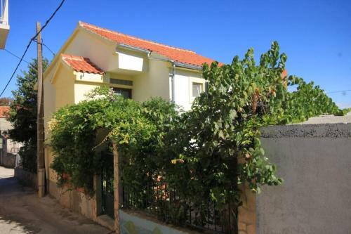 Apartments With A Parking Space Tkon (pasman) - 8412