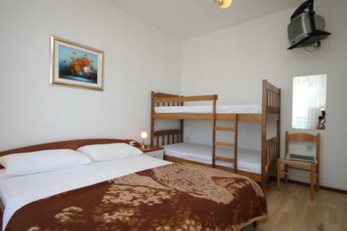 Hostal Quadruple Room Tkon 8377b