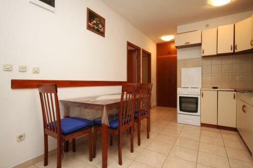 Apartments With A Parking Space Mavarstica (ciovo) - 8685