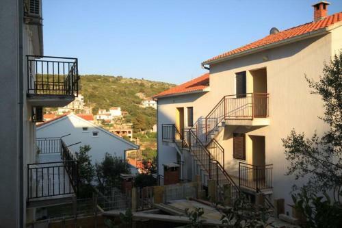 Apartments With A Parking Space Mavarstica (ciovo) - 8685