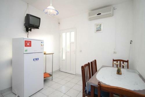 Apartments With A Parking Space Mavarstica (ciovo) - 8685