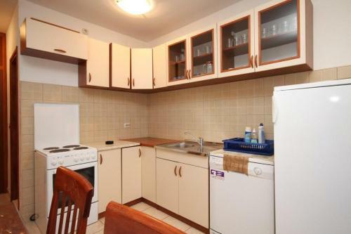 Apartments With A Parking Space Mavarstica (ciovo) - 8685