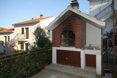 Apartments With A Parking Space Mavarstica (ciovo) - 8685