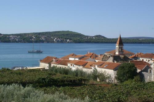 Apartments By The Sea Seget Donji (trogir) - 2041