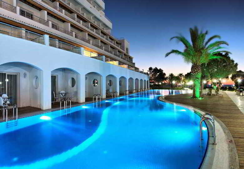 Hotel Batihan Beach Resort & Spa