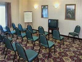 Hotel Clarion Inn & Suites