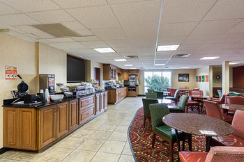 Hotel Comfort Suites Airport
