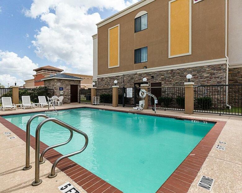 Hotel Comfort Suites West Energy Corridor