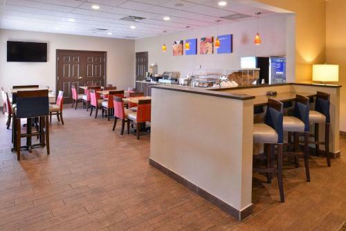 Hotel Comfort Inn & Suites