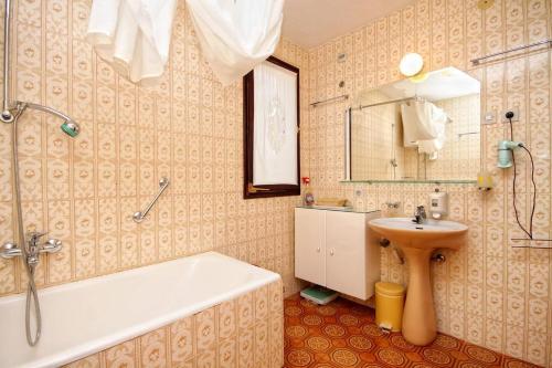 Holiday Home Seget Vranjica 4329