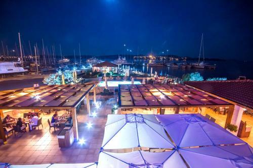 Marina Baoti? Apartments