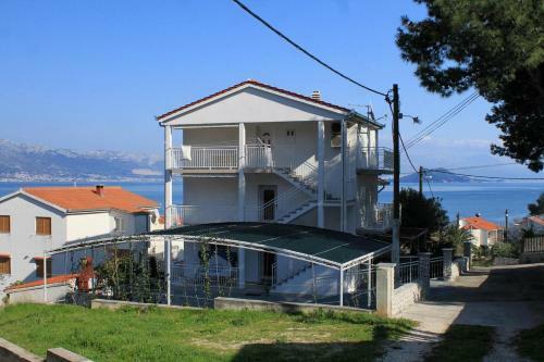 Apartment Slatine 972b