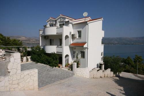 Apartment Arbanija 4646c