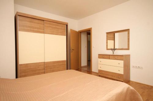 Apartments By The Sea Ugljan - 829